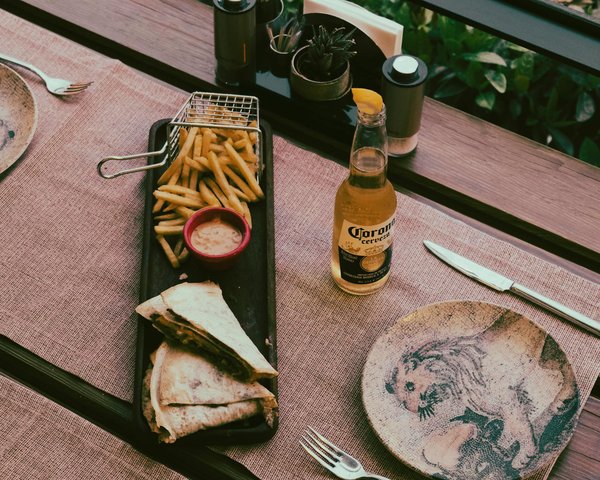 What are the benefits of eco-friendly kitchen renovations in the UK?