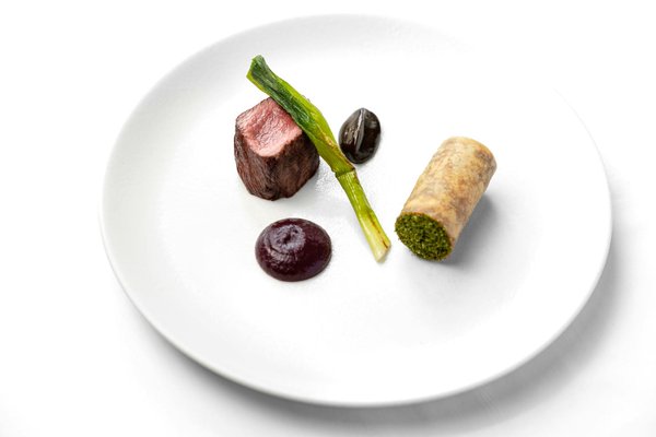 Unveiling strategies: elevating customer experience in uk restaurant bars